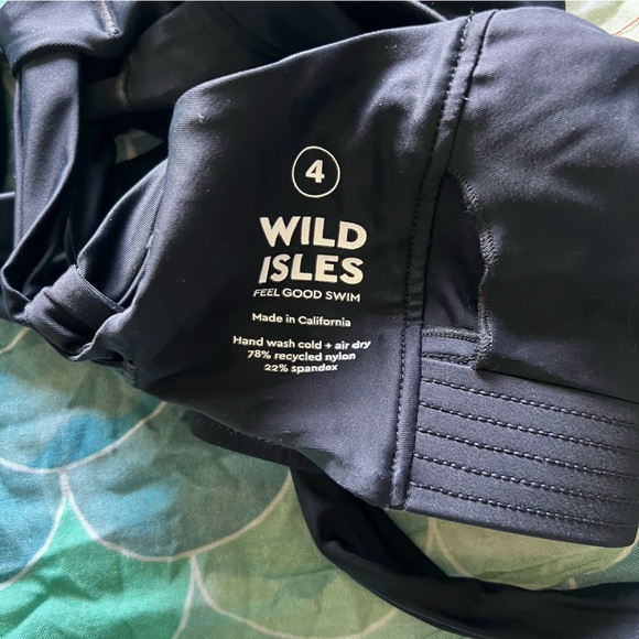Wild Isles Zoe Top in Black 4X - Picture 3 of 3